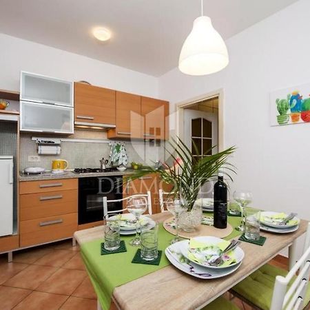 Apartmán Santa Eufemia Rovinj 10Min Walk To City & Free Garage Parking Exteriér fotografie